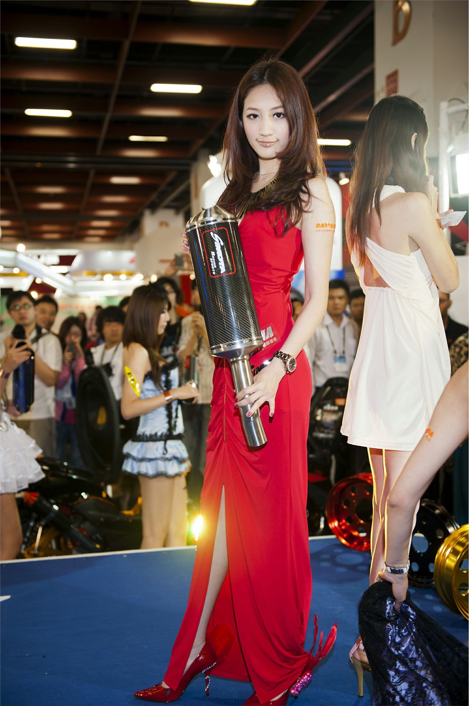 美女机车展 汽配展　国产模特美女图片